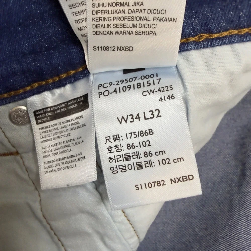 NWT Levi's 502 Taper Jeans Medium Wash Denim Blue Size 34x32